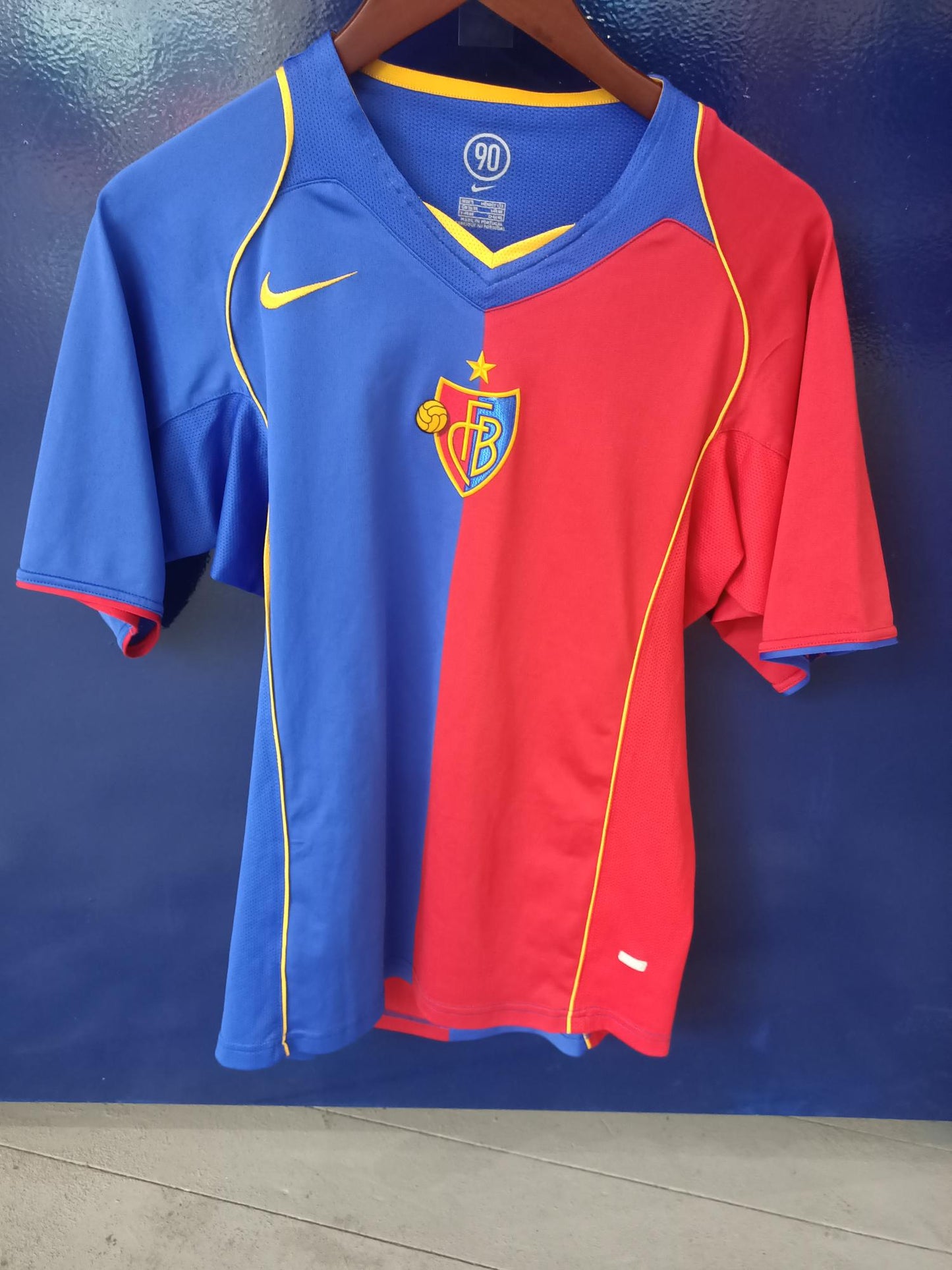 FC Basel 04/05 Home Shirt (Small)